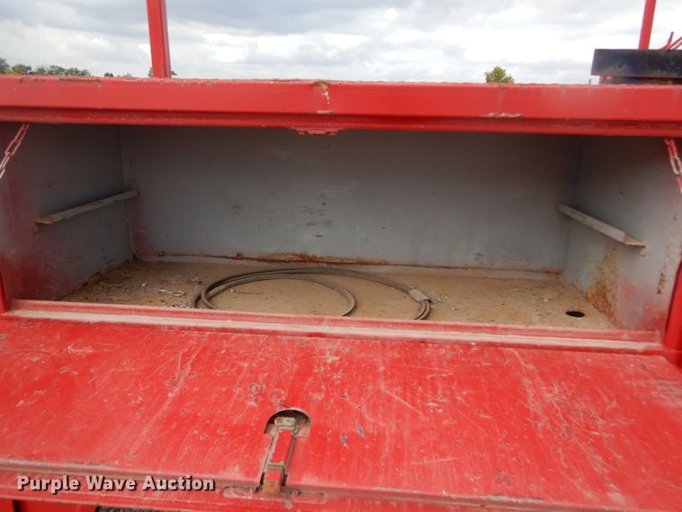 image for item KA9463 1993 Ford F700  utility / service truck