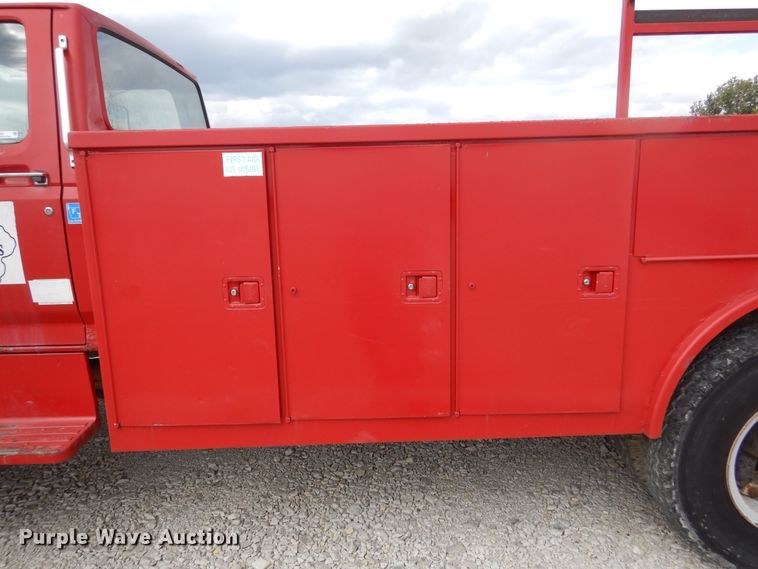 image for item KA9463 1993 Ford F700  utility / service truck