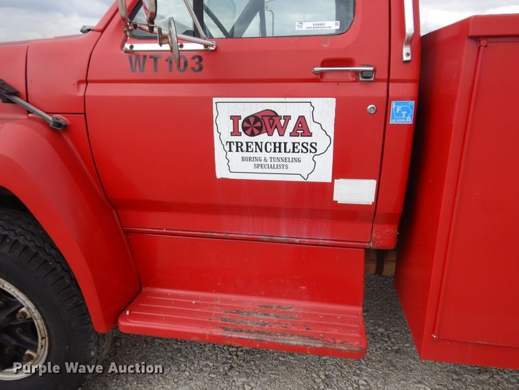 image for item KA9463 1993 Ford F700  utility / service truck