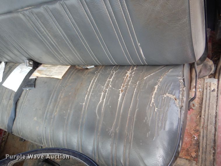 image for item KA9463 1993 Ford F700  utility / service truck