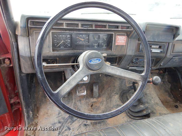 image for item KA9463 1993 Ford F700  utility / service truck