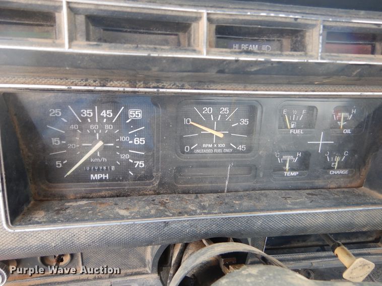 image for item KA9463 1993 Ford F700  utility / service truck