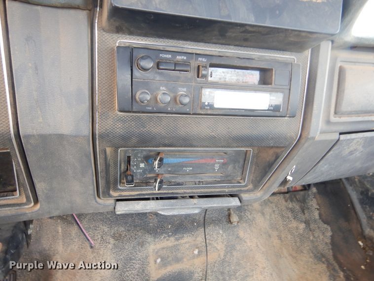 image for item KA9463 1993 Ford F700  utility / service truck