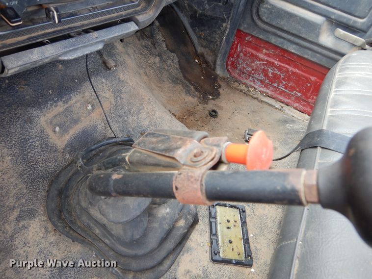 image for item KA9463 1993 Ford F700  utility / service truck