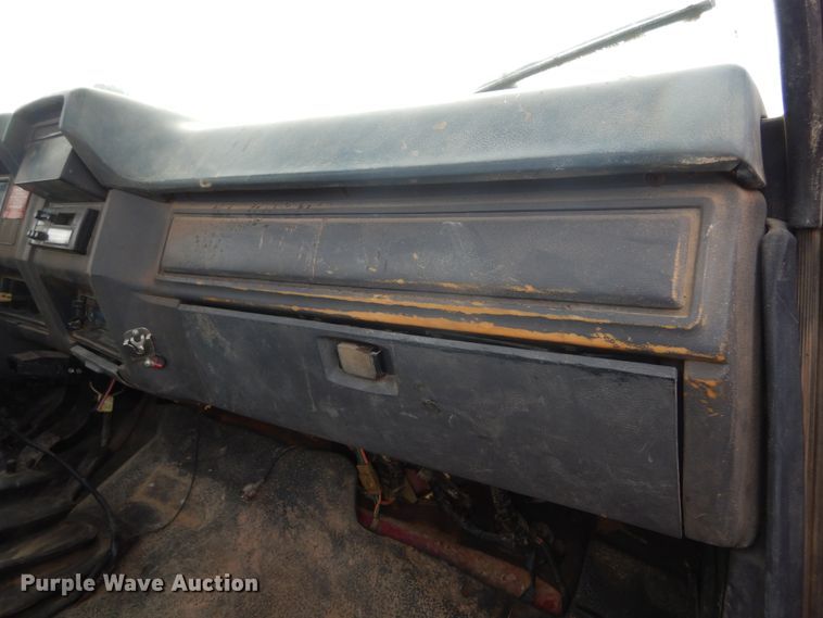 image for item KA9463 1993 Ford F700  utility / service truck