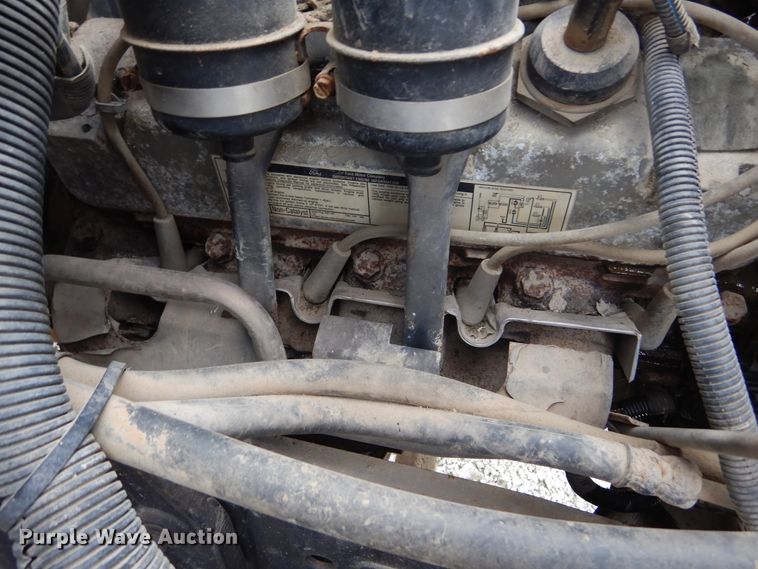 image for item KA9463 1993 Ford F700  utility / service truck