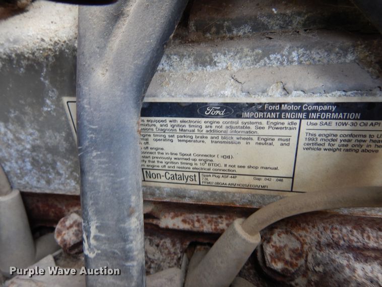 image for item KA9463 1993 Ford F700  utility / service truck