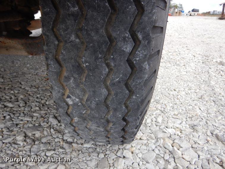 image for item KA9463 1993 Ford F700  utility / service truck