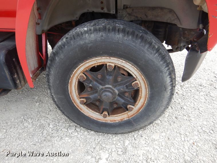 image for item KA9463 1993 Ford F700  utility / service truck