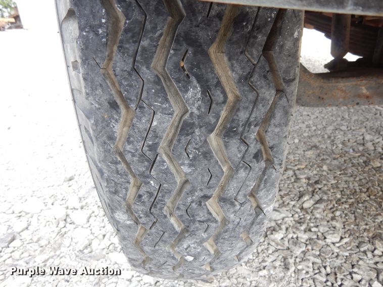 image for item KA9463 1993 Ford F700  utility / service truck