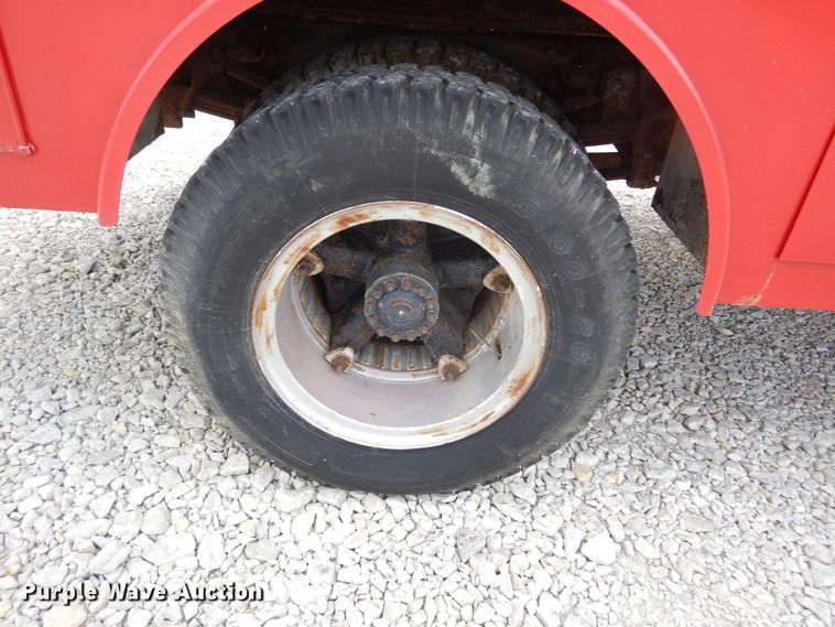 image for item KA9463 1993 Ford F700  utility / service truck