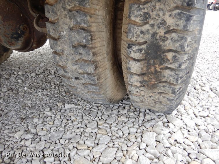 image for item KA9463 1993 Ford F700  utility / service truck