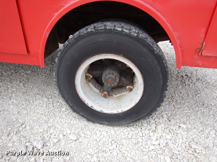 image for item KA9463 1993 Ford F700  utility / service truck