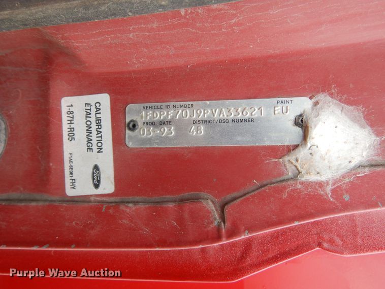 image for item KA9463 1993 Ford F700  utility / service truck