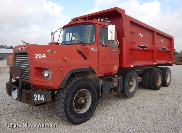 image for item KA9464 1990 Mack 600  dump truck