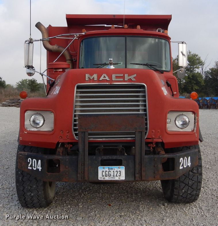 image for item KA9464 1990 Mack 600  dump truck