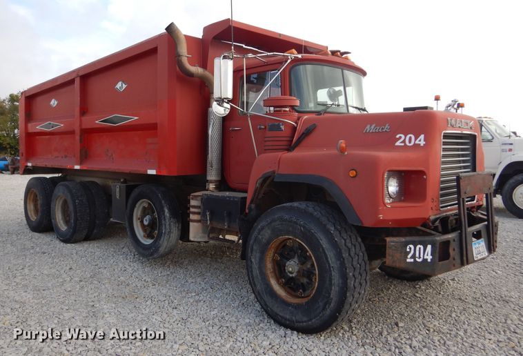 image for item KA9464 1990 Mack 600  dump truck
