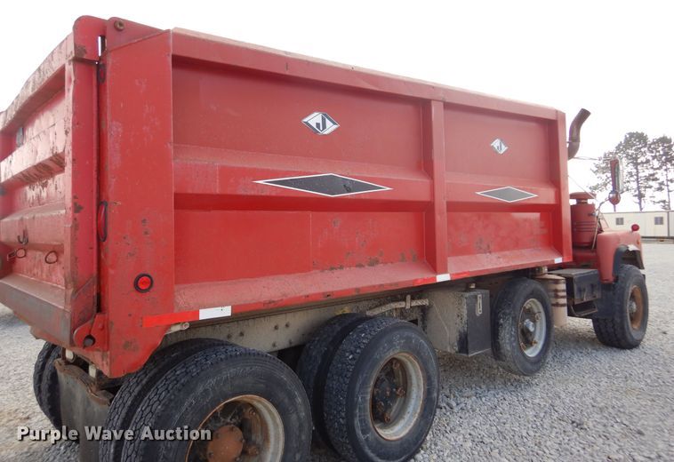 image for item KA9464 1990 Mack 600  dump truck
