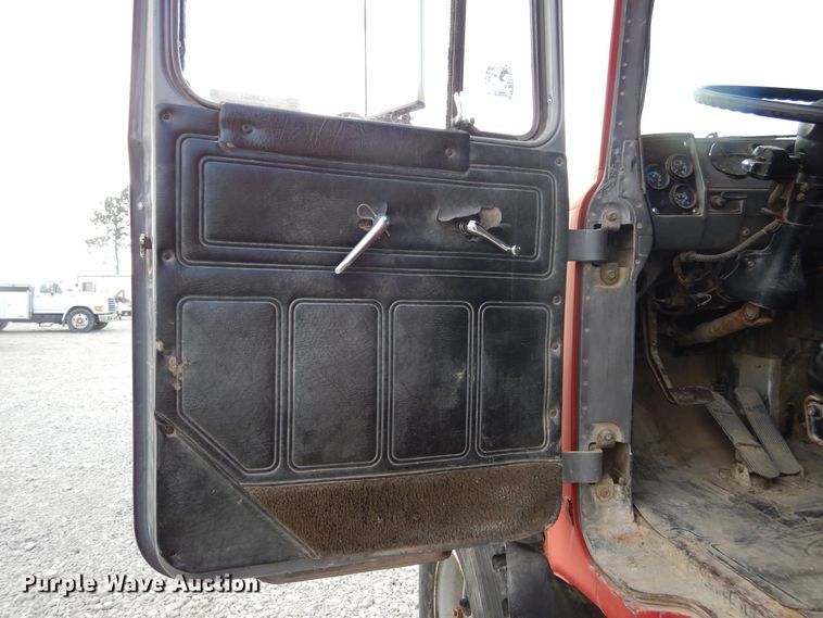 image for item KA9464 1990 Mack 600  dump truck