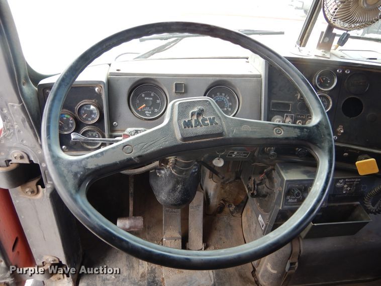 image for item KA9464 1990 Mack 600  dump truck