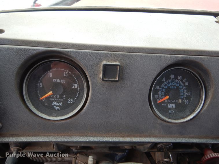 image for item KA9464 1990 Mack 600  dump truck