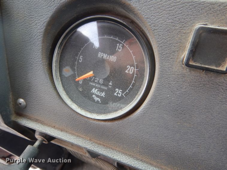 image for item KA9464 1990 Mack 600  dump truck