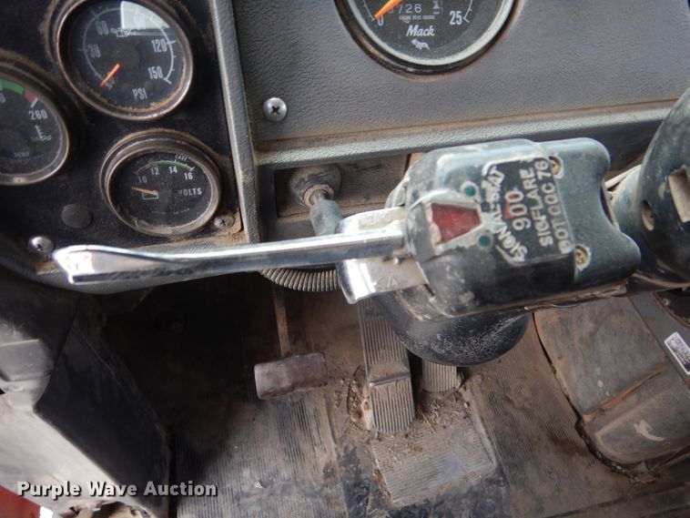 image for item KA9464 1990 Mack 600  dump truck