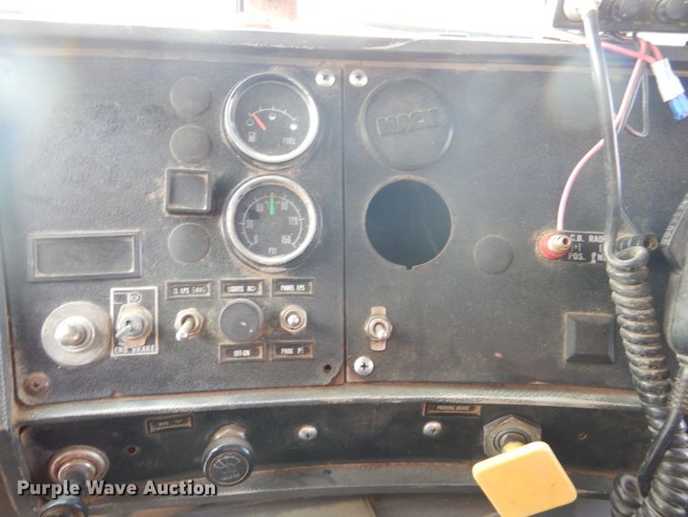 image for item KA9464 1990 Mack 600  dump truck