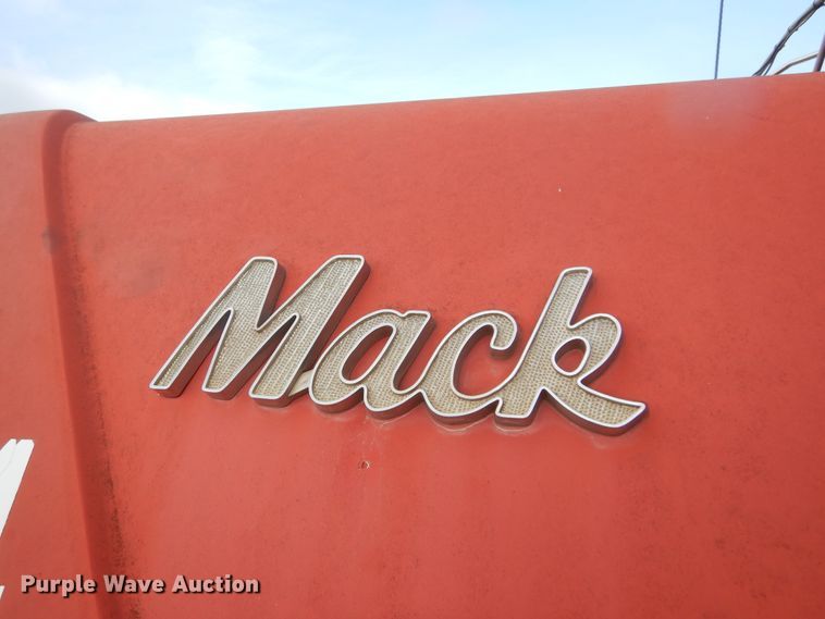 image for item KA9464 1990 Mack 600  dump truck