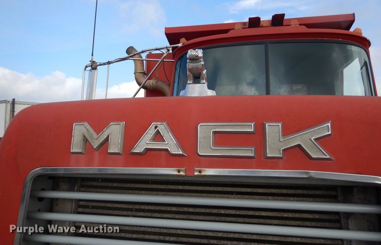 image for item KA9464 1990 Mack 600  dump truck