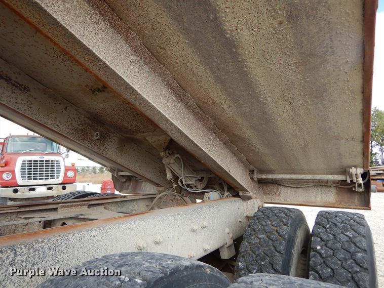 image for item KA9464 1990 Mack 600  dump truck