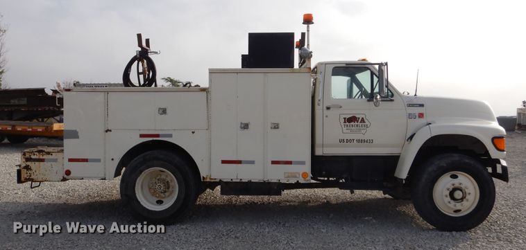 image for item KA9465 1997 Ford F800  utility / service truck
