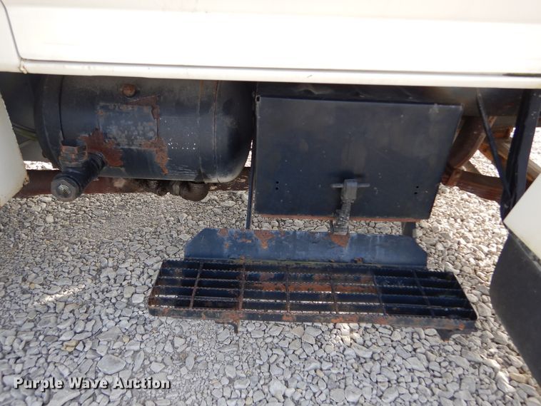 image for item KA9465 1997 Ford F800  utility / service truck