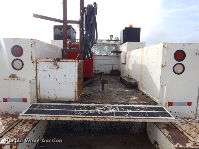 image for item KA9465 1997 Ford F800  utility / service truck