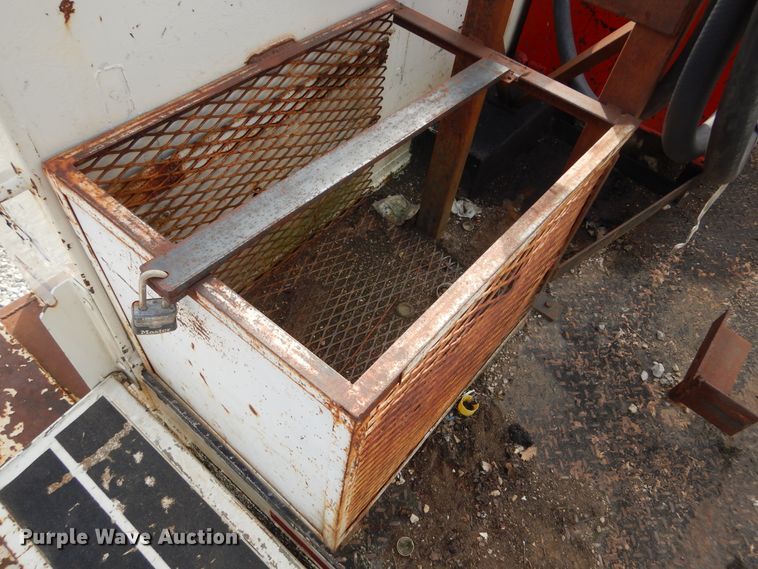 image for item KA9465 1997 Ford F800  utility / service truck