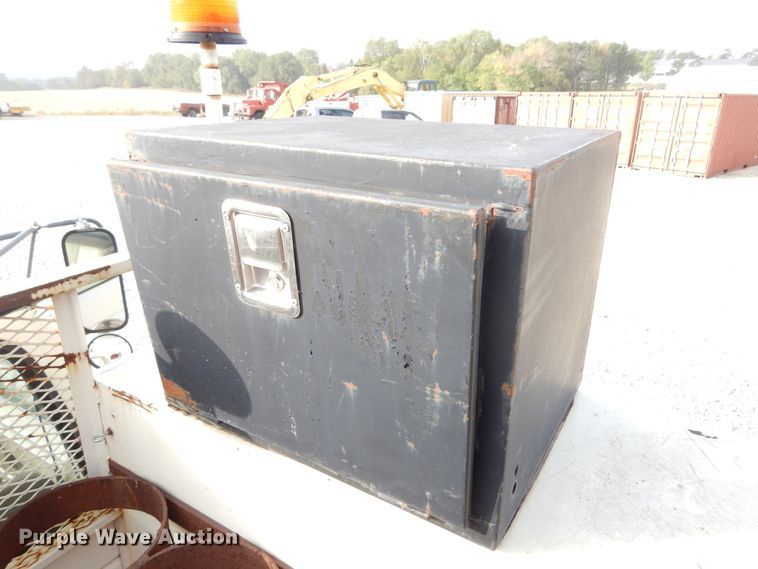 image for item KA9465 1997 Ford F800  utility / service truck