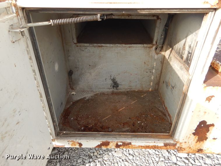 image for item KA9465 1997 Ford F800  utility / service truck