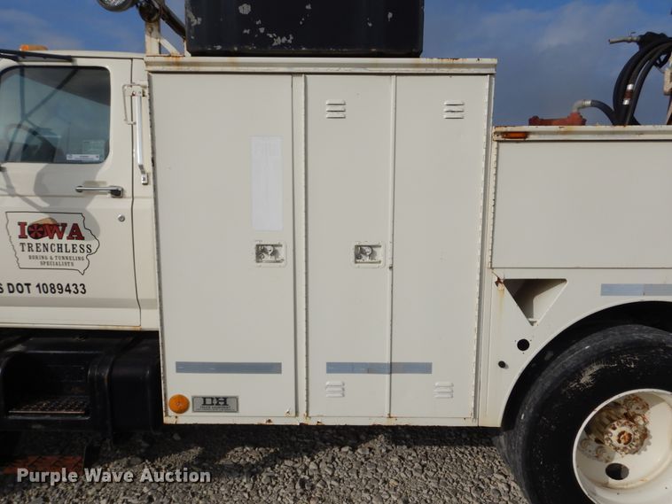 image for item KA9465 1997 Ford F800  utility / service truck