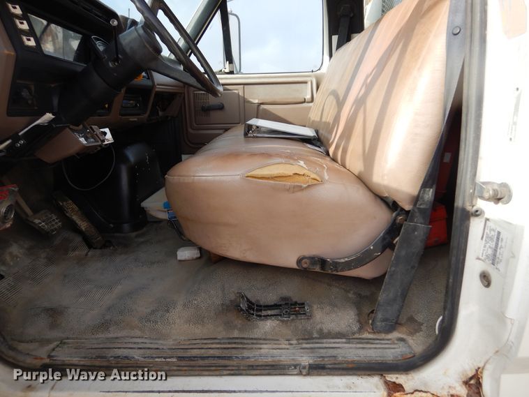 image for item KA9465 1997 Ford F800  utility / service truck