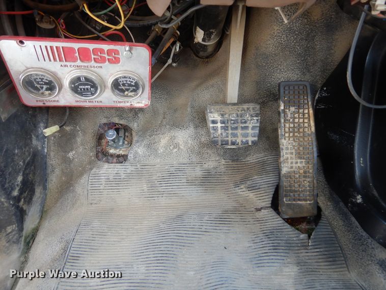 image for item KA9465 1997 Ford F800  utility / service truck