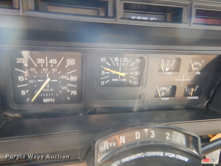 image for item KA9465 1997 Ford F800  utility / service truck