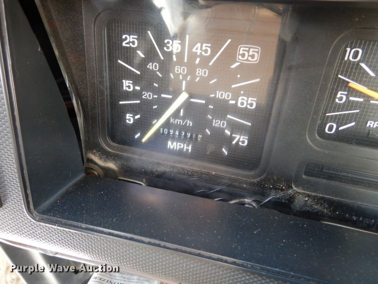 image for item KA9465 1997 Ford F800  utility / service truck