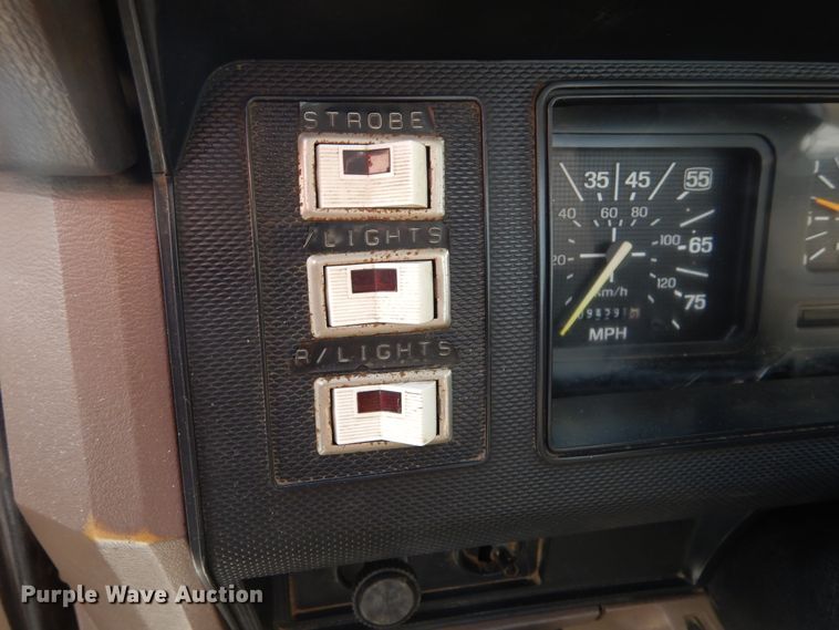 image for item KA9465 1997 Ford F800  utility / service truck