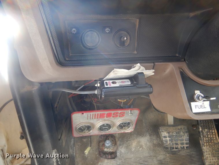 image for item KA9465 1997 Ford F800  utility / service truck