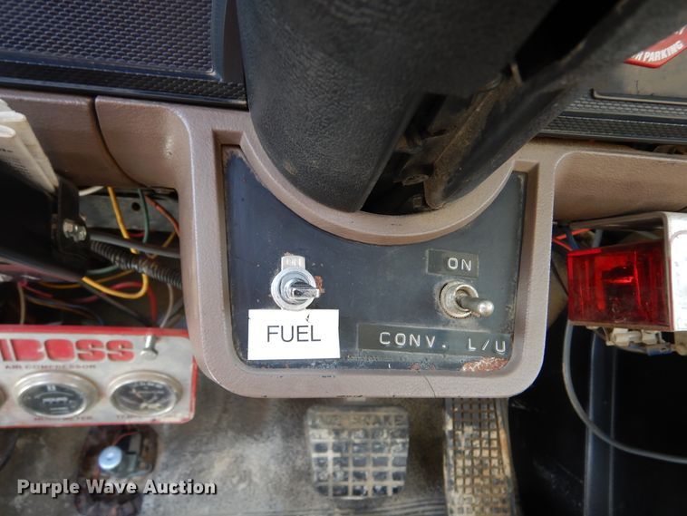 image for item KA9465 1997 Ford F800  utility / service truck