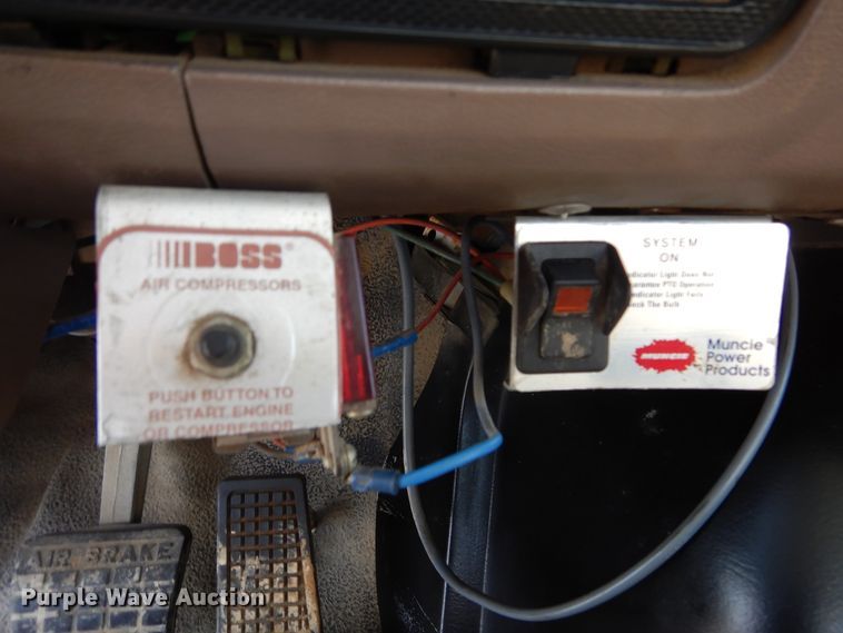 image for item KA9465 1997 Ford F800  utility / service truck