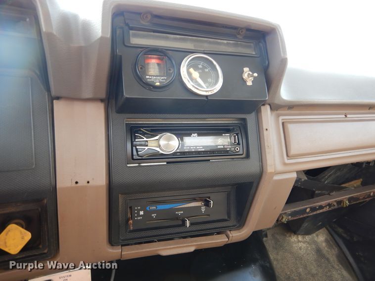 image for item KA9465 1997 Ford F800  utility / service truck