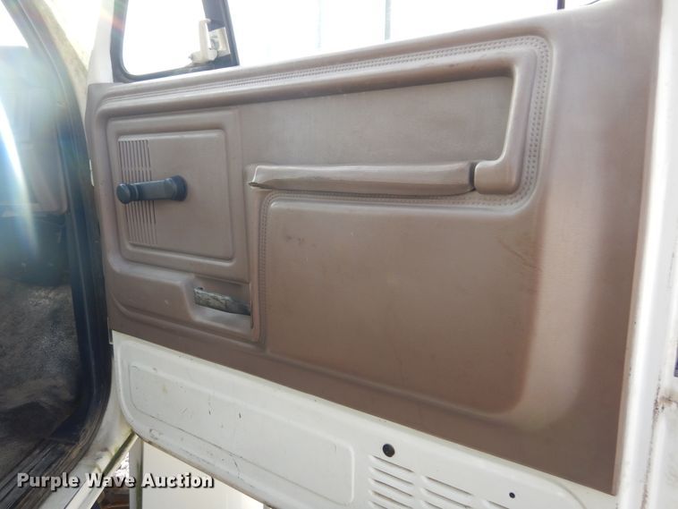 image for item KA9465 1997 Ford F800  utility / service truck