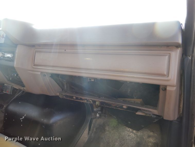 image for item KA9465 1997 Ford F800  utility / service truck