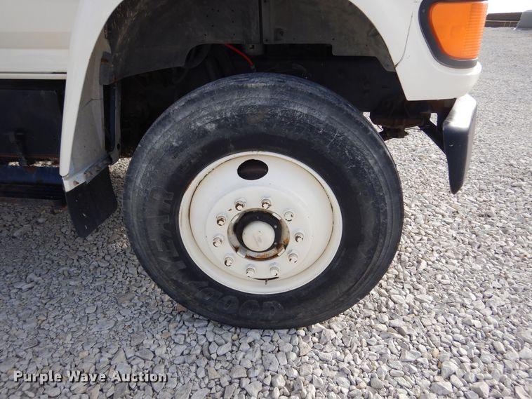 image for item KA9465 1997 Ford F800  utility / service truck